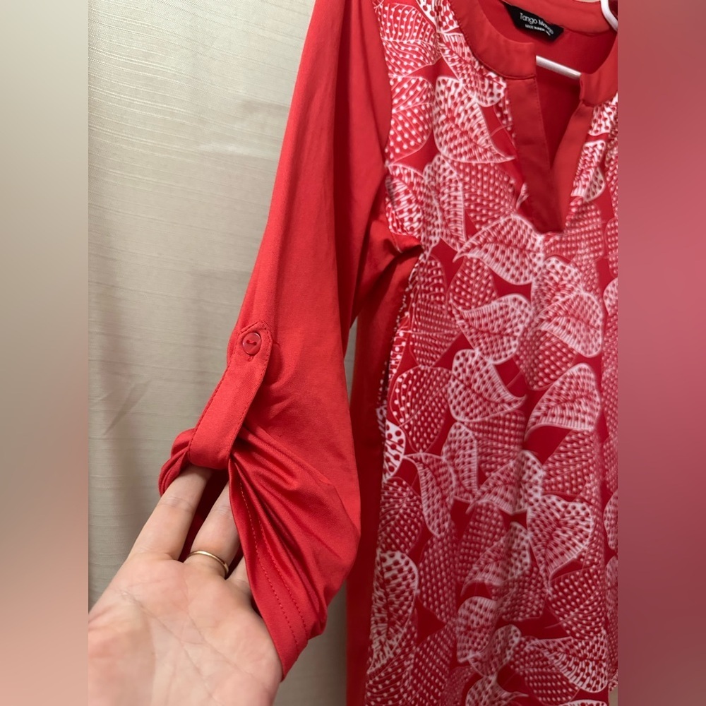 ⚫️ BOGO Tango Mango Red Abstract Leaf Print Tunic Blouse Medium - Picture 2 of 6